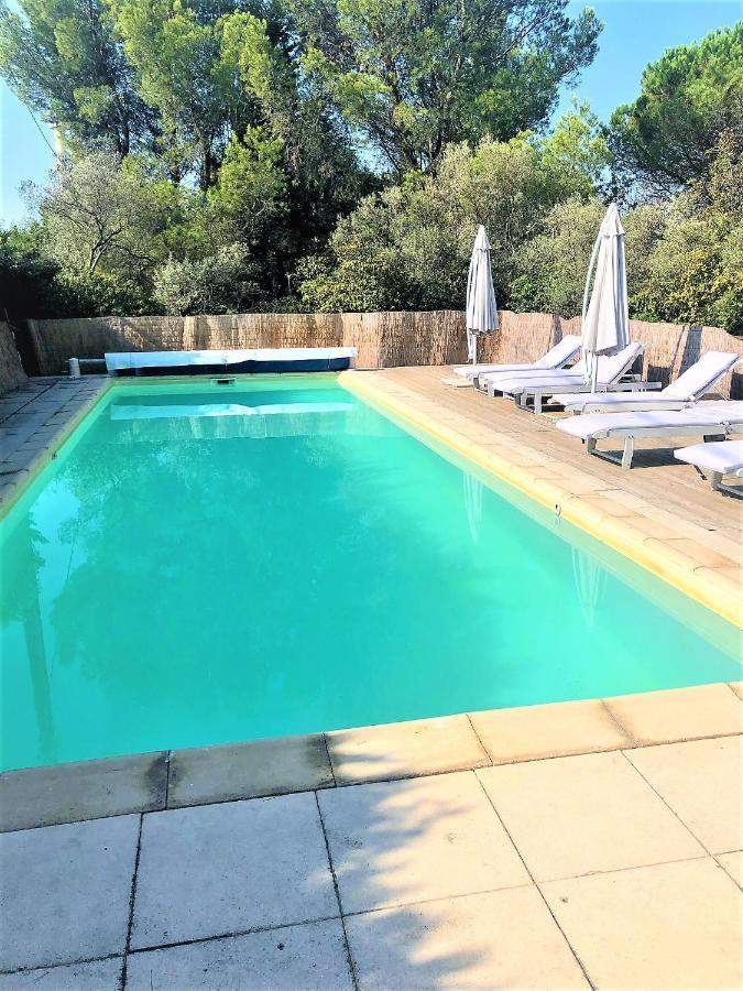 فيلا Les Calades - Piscine, Parc, Parking آرْلْ المظهر الخارجي الصورة